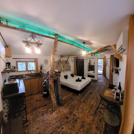 Danslesbois Avec Love hotel Cuges-les-Pins